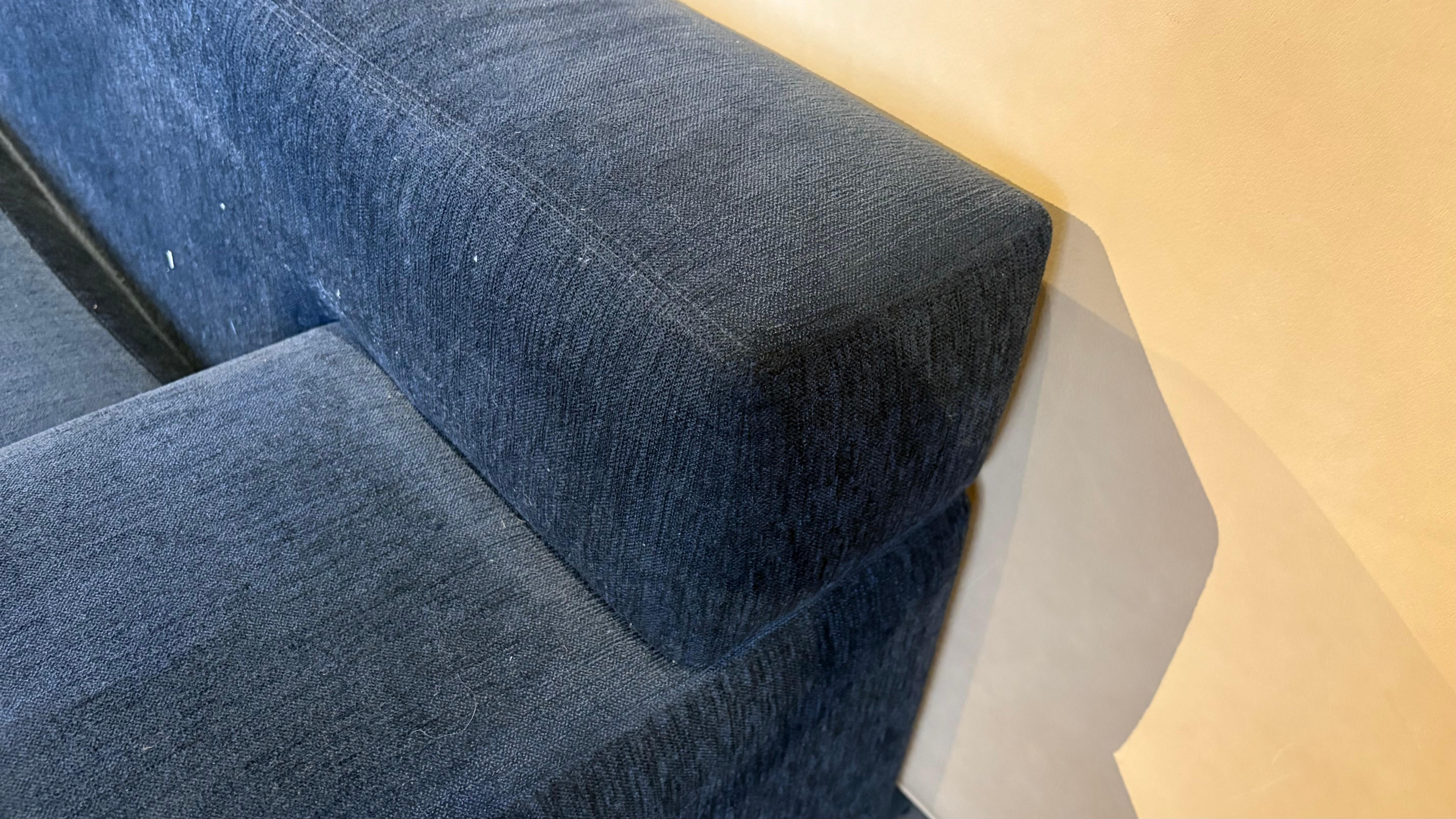 Christian Liaigre Augustin Sofa in Marineblau im Angebot 1