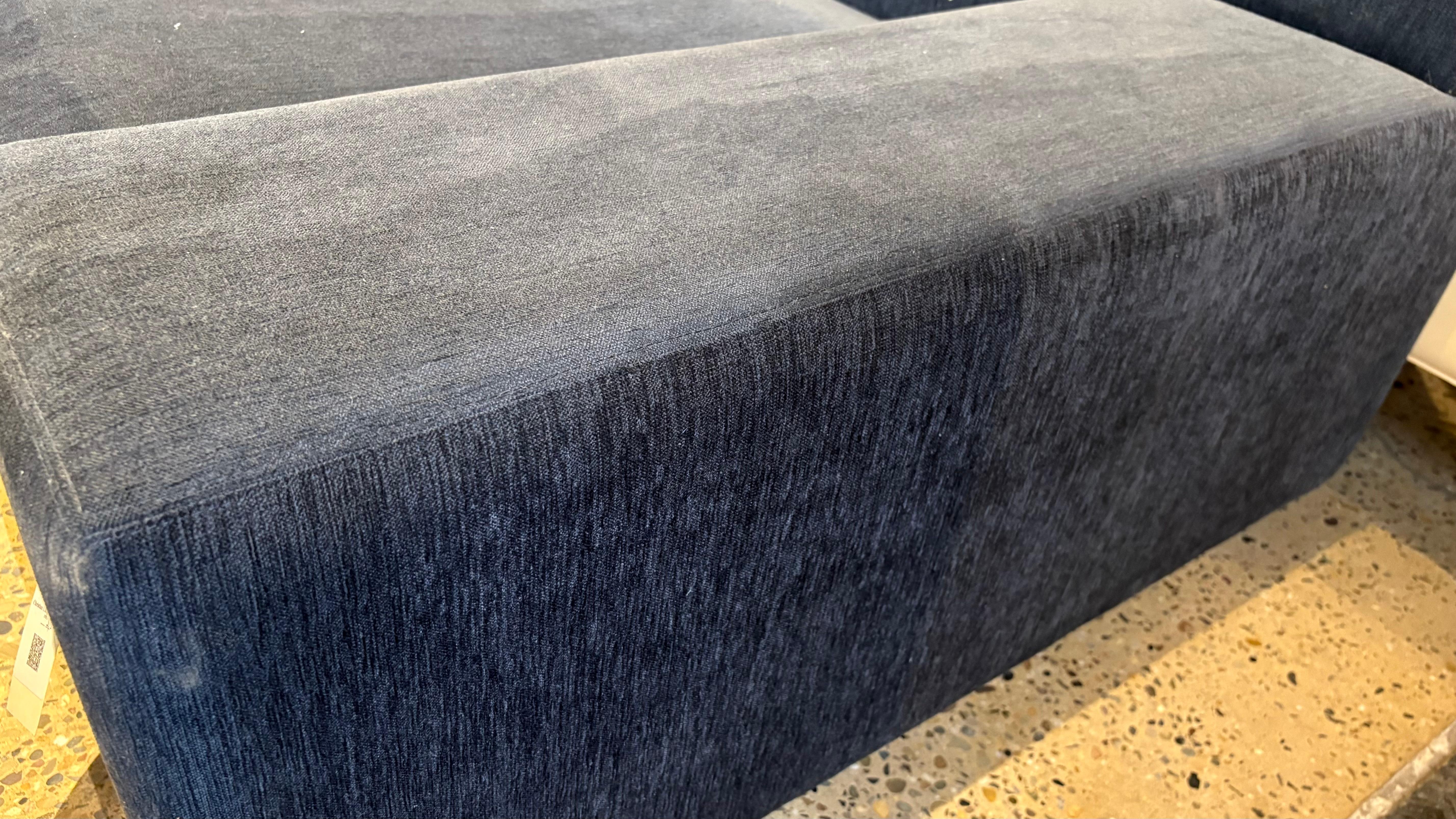 Christian Liaigre Augustin Sofa in Marineblau im Angebot 2