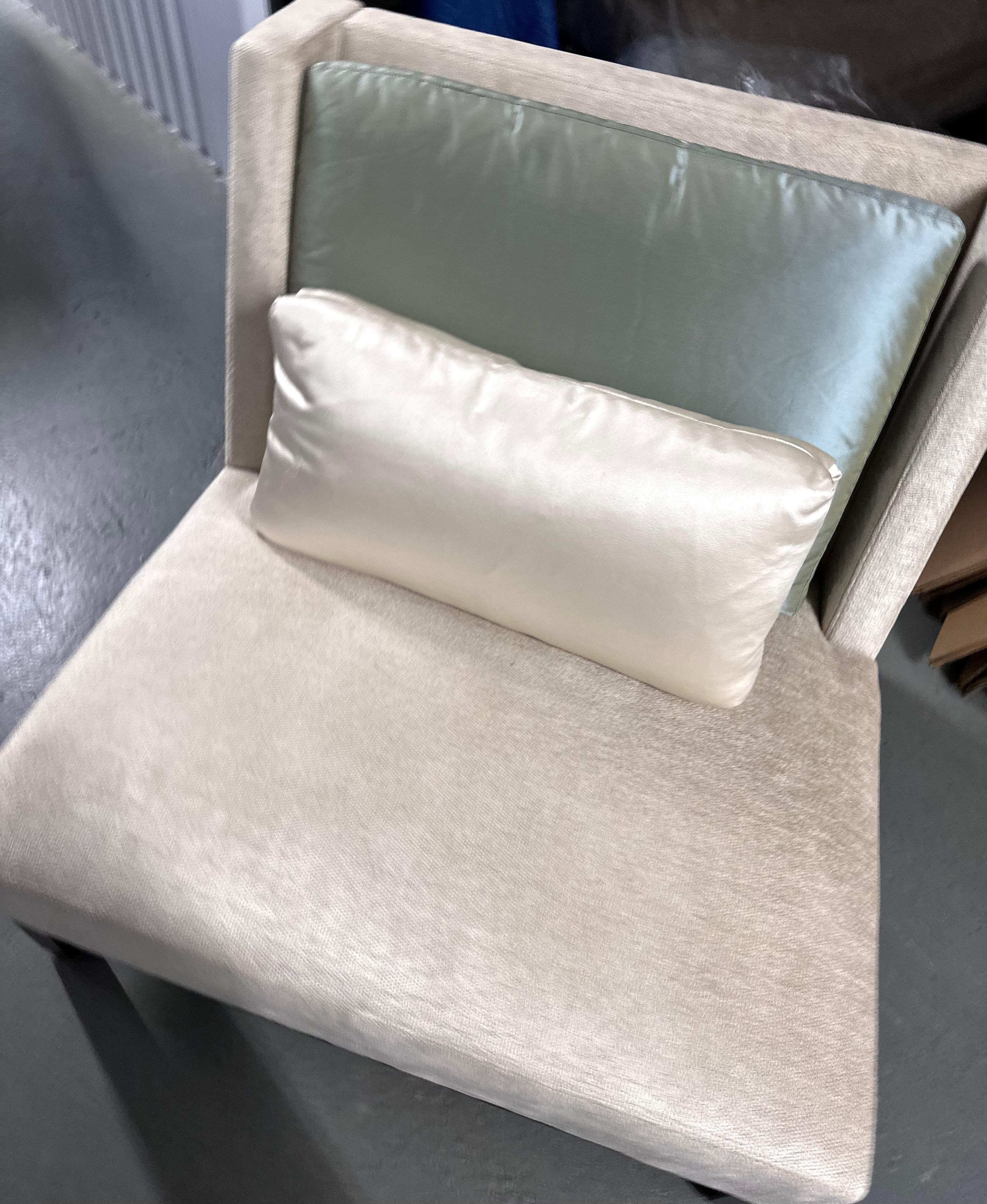 Paire de fauteuils de salon Latin de Christian Liaigre pour Holly Hunt, beige, France, 2017. en vente 1