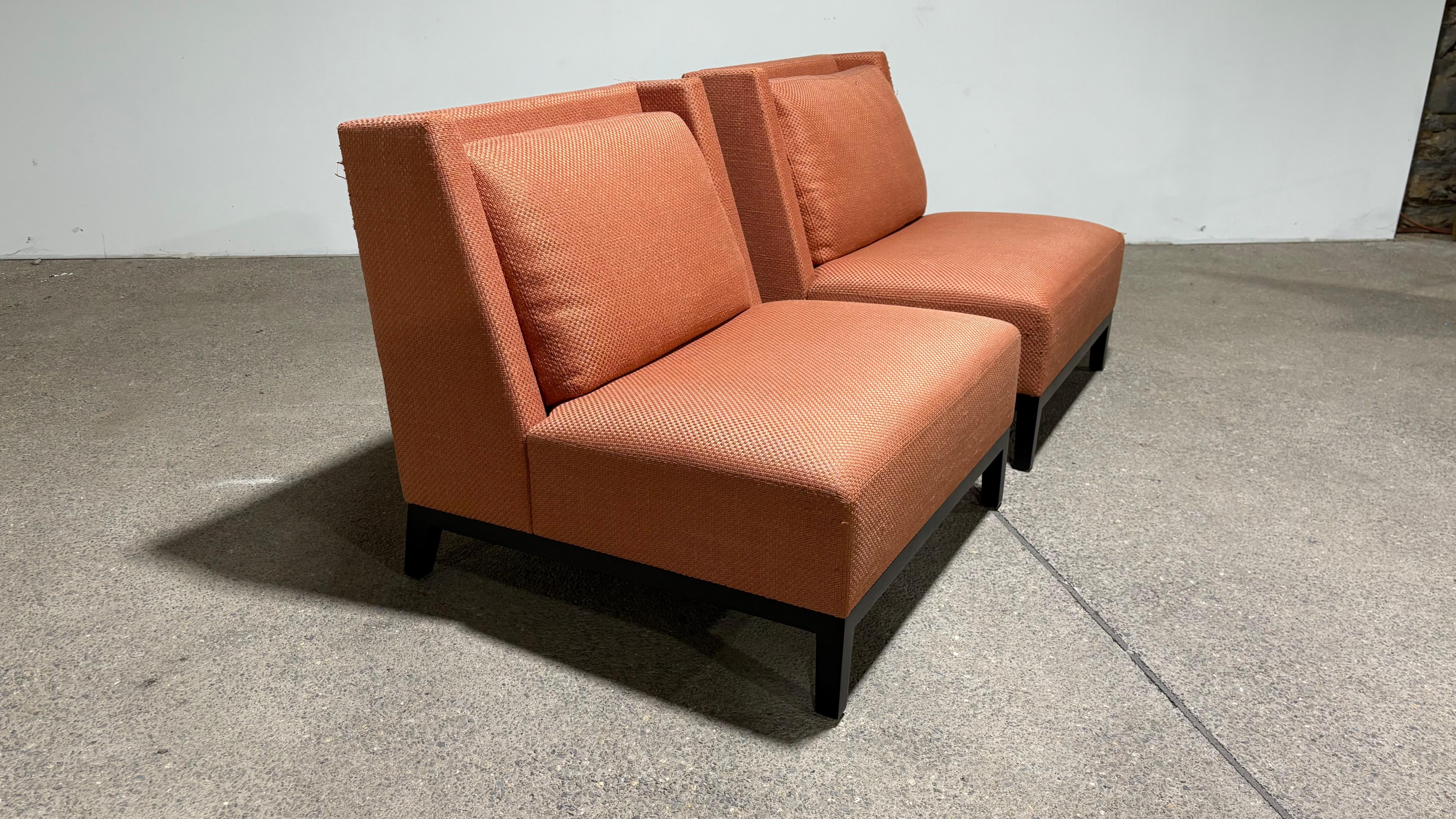 Paire de fauteuils de grande valeur à retapisser.

Authentique et signé.

Expédié de Philadelphie.

Nous avons une grande collection d'objets de Liaigre à vendre.