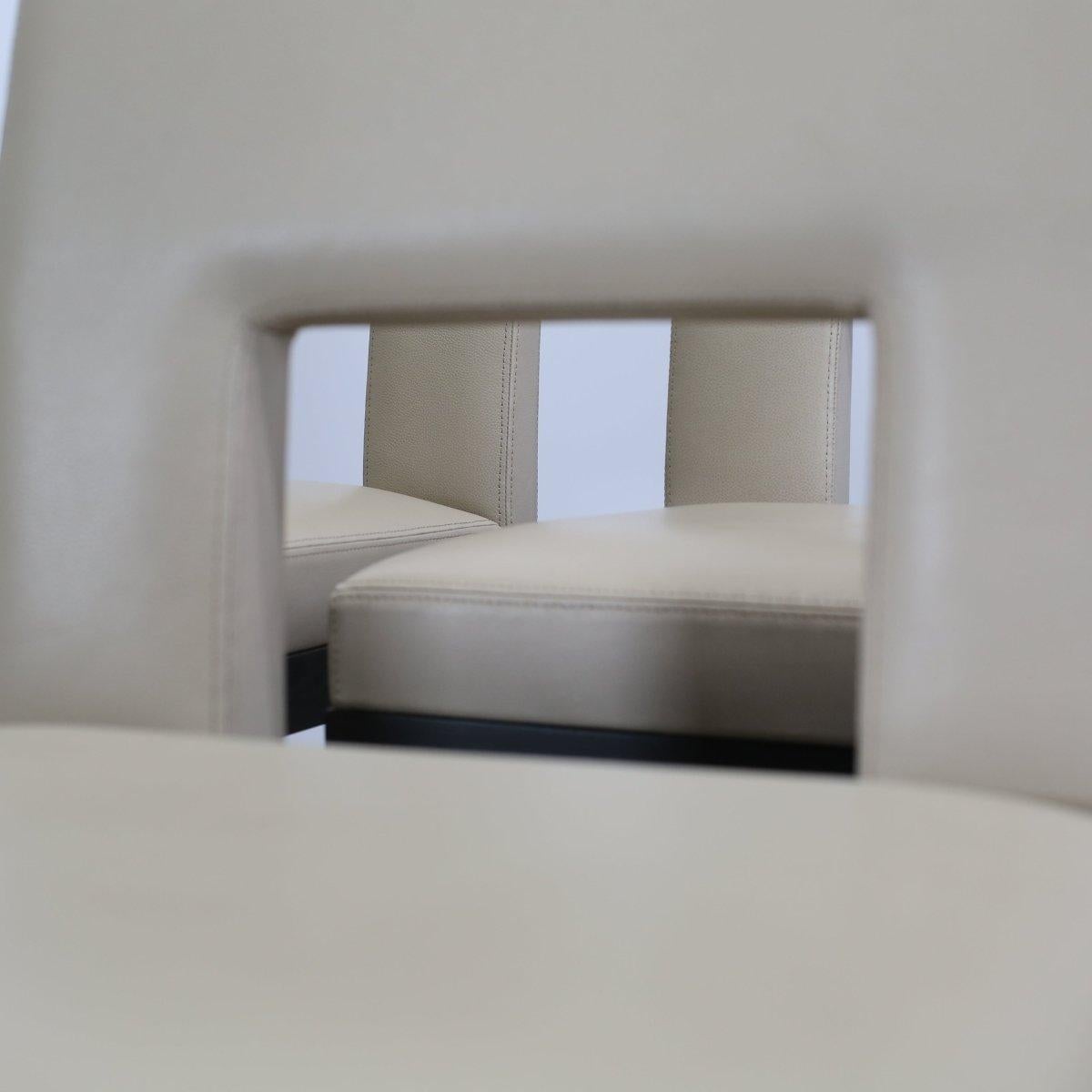 Français Christian Liaigre Chaises de salle à manger en velin, lot de six en vente