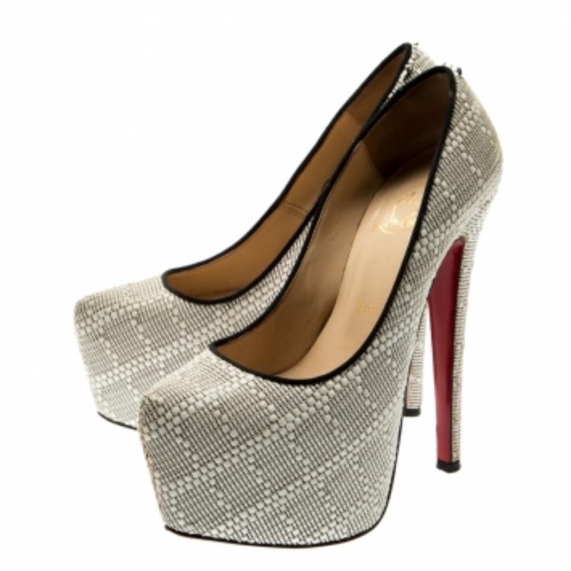 Christian Loboutin White Raffia Daffodile Platform Pumps Taglia 36.5 in vendita 2