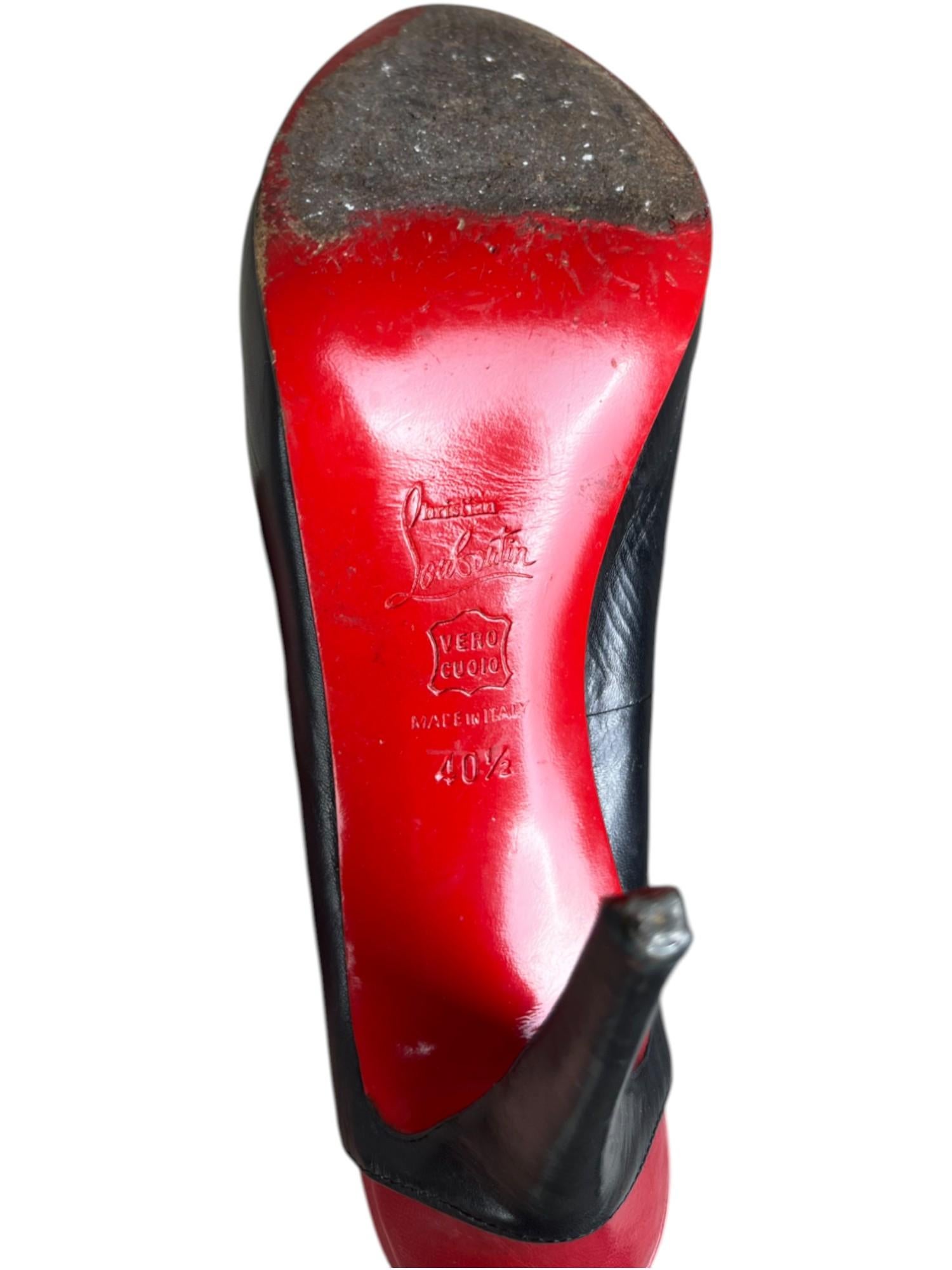 Christian Louboutin  bombas de cuero rojo y negro de los años 2000 en venta 5