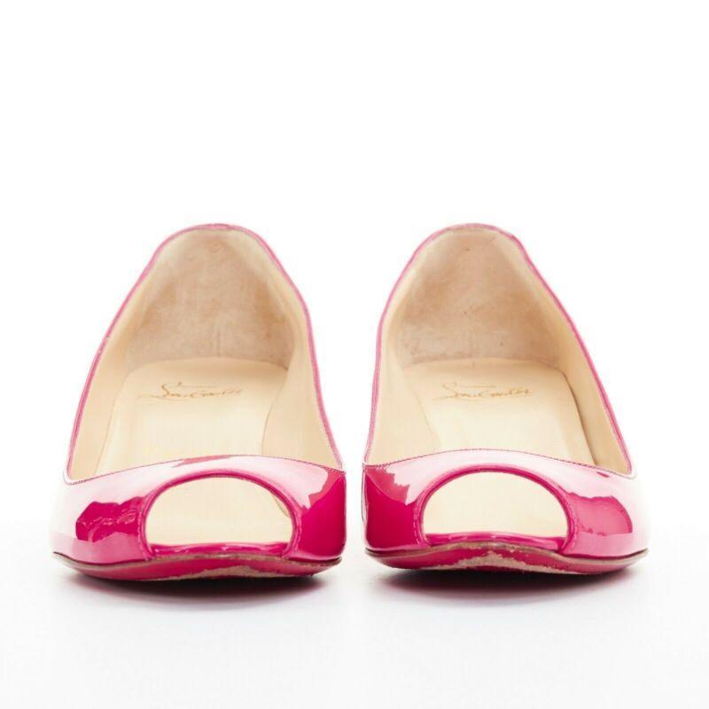 CHRISTIAN LOUBOUTIN 45mm fuschia rosa Lack Peep Toe gebogener Kitten Heel EU36 (Pink) im Angebot