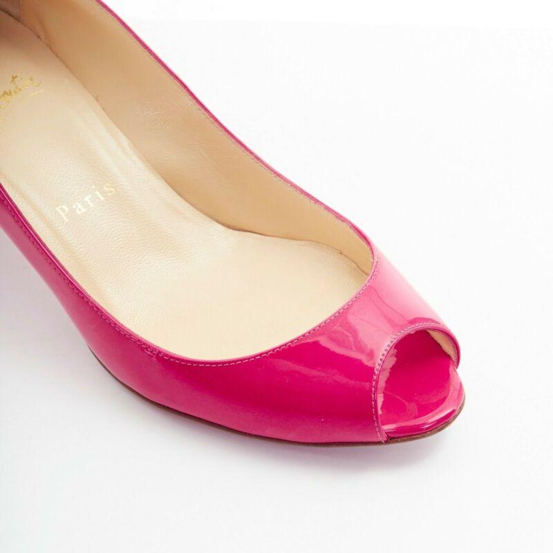 CHRISTIAN LOUBOUTIN 45mm fuschia rosa Lack Peep Toe gebogener Kitten Heel EU36 im Angebot 3