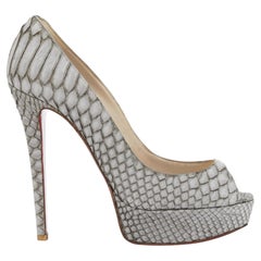 CHRISTIAN LOUBOUTIN Altadama Peep-Toe-Plateau-Pumps aus grau meliertem Leder, EU 37