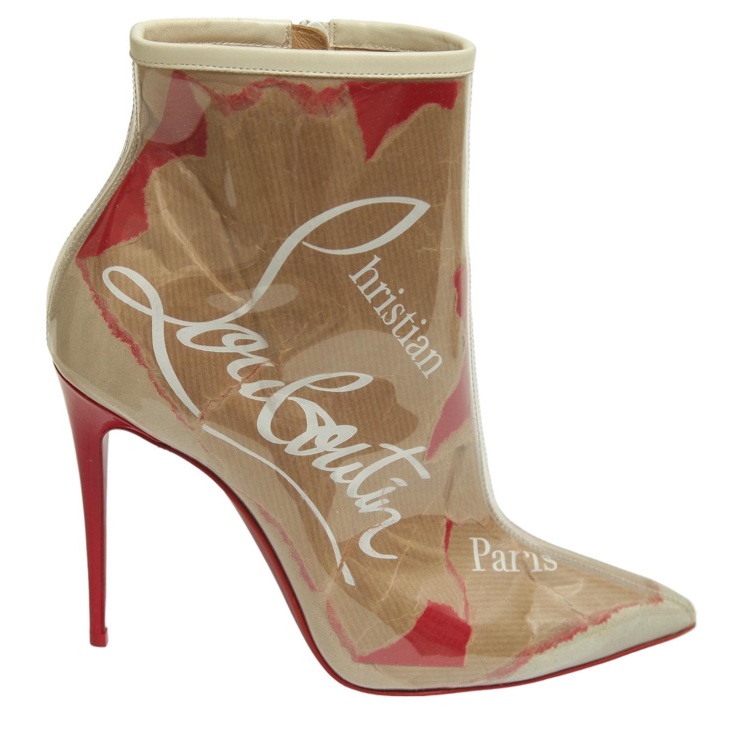 GUARANTEED AUTHENTIC CHRISTIAN LOUBOUTIN PVC LOUBI SO KATE 100 ANKLE BOOTS


Details:
- Torn Louboutin bag pieces under pvc.
- Pointed toe.
- White leather trim at top.
- Zip side closure.
- Red patent leather heels.
- Signature red soles.
- Comes