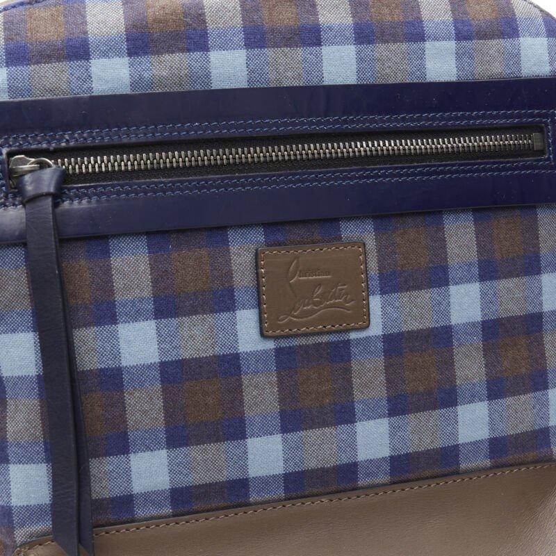 CHRISTIAN LOUBOUTIN Backloubi borsa zaino con borchie a spillo in percalle blu e marrone in vendita 6