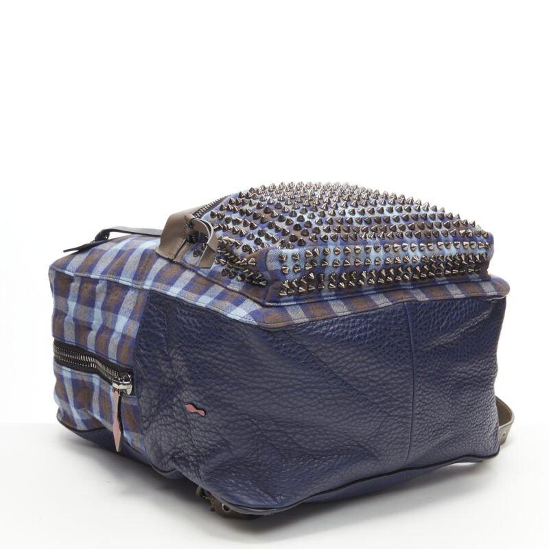 CHRISTIAN LOUBOUTIN Backloubi borsa zaino con borchie a spillo in percalle blu e marrone in vendita 1