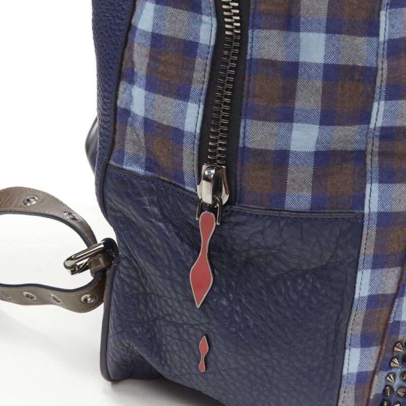 CHRISTIAN LOUBOUTIN Backloubi borsa zaino con borchie a spillo in percalle blu e marrone in vendita 4