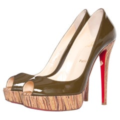 Christian Louboutin, Banane kaki platform pumps