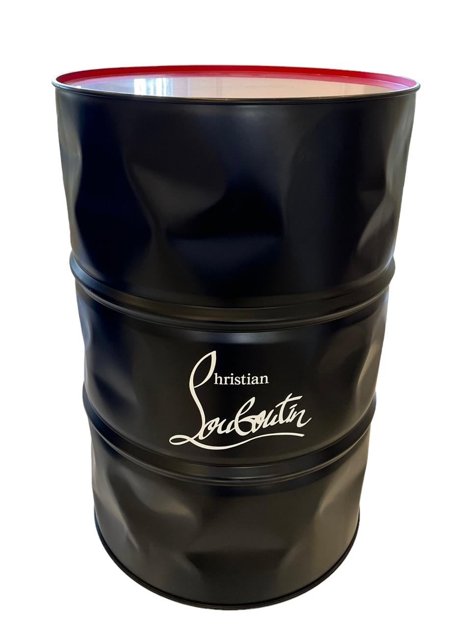 Christian Louboutin Barrel (2019) Di Marc Boffin (33 di 100). Mostra il logo di Christian Louboutin, tutto dipinto di nero. 

Nato il 17 ottobre 1987, Marc Boffin è sempre stato appassionato di disegno. All'età di 7 anni seguiva già dei corsi