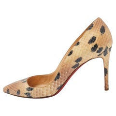 Christian Louboutin Beige/Nero Decollete Pumps in pelle di serpente Taglia 39