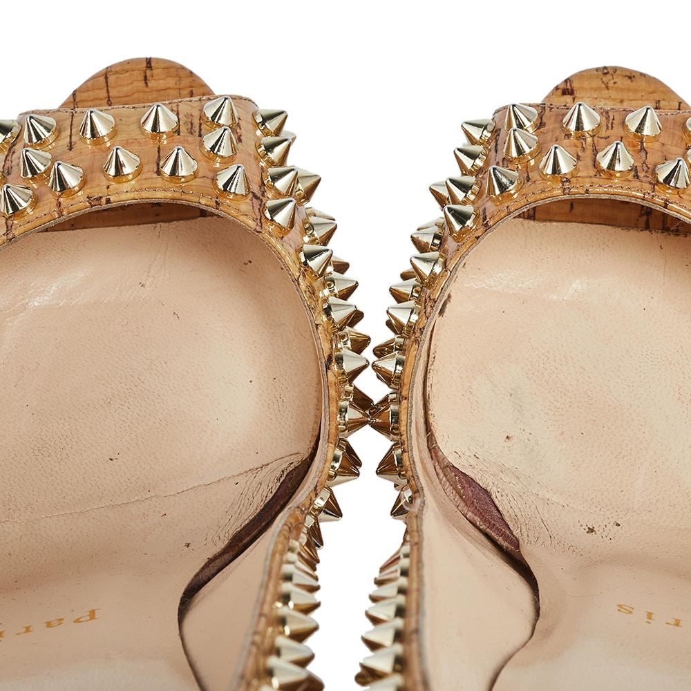 Stand out from the crowd with this gorgeous pair of Louboutins that exude high fashion with class! Crafted from cork, this is a creation from their eclectic collection. They feature a classic beige shade with peep toes and signature spike