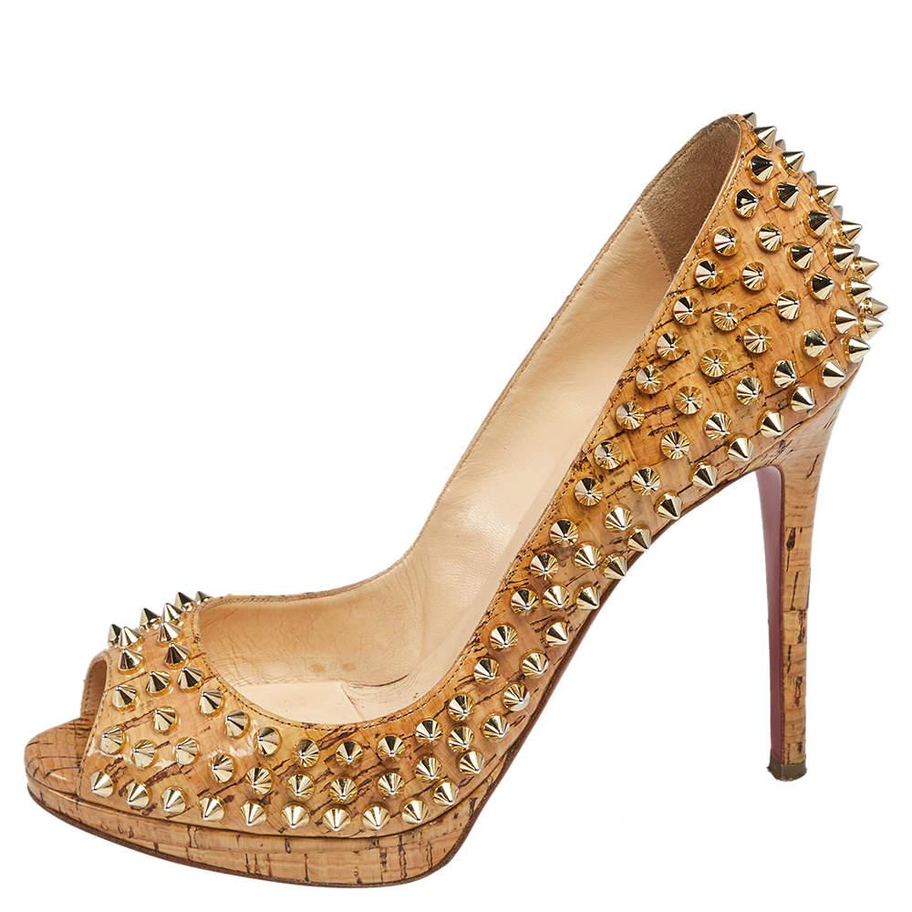 Stand out from the crowd with this gorgeous pair of Louboutins that exude high fashion with class! Crafted from cork, this is a creation from their eclectic collection. They feature a classic beige shade with peep toes and signature spike
