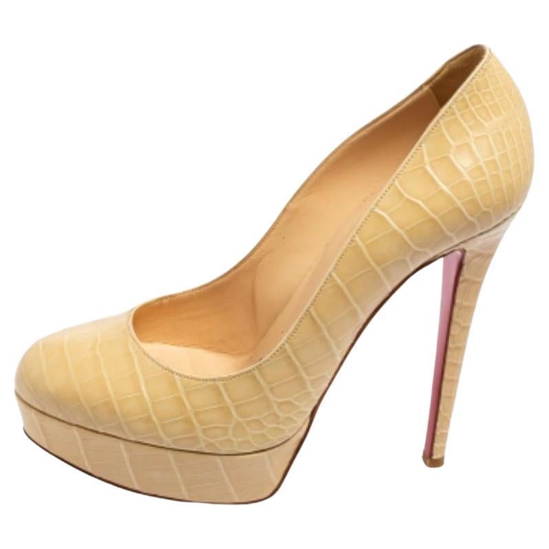 Christian Louboutin Beige Croc Embossed Leather Bianca Platform Pumps Taglia 37 in vendita
