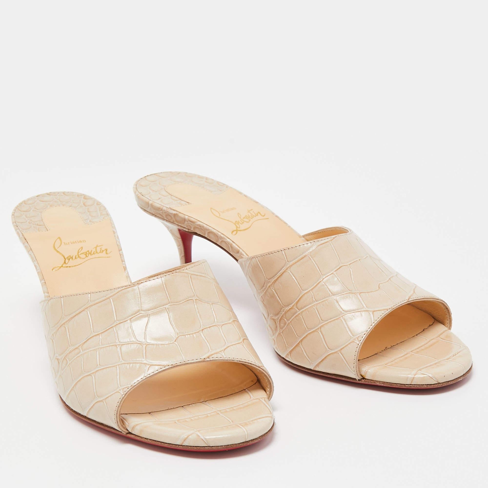 Perfectly sewn and finished to ensure an elegant look and fit, these Christian Louboutin slide sandals are a purchase you'll love flaunting. They look great on the feet.

