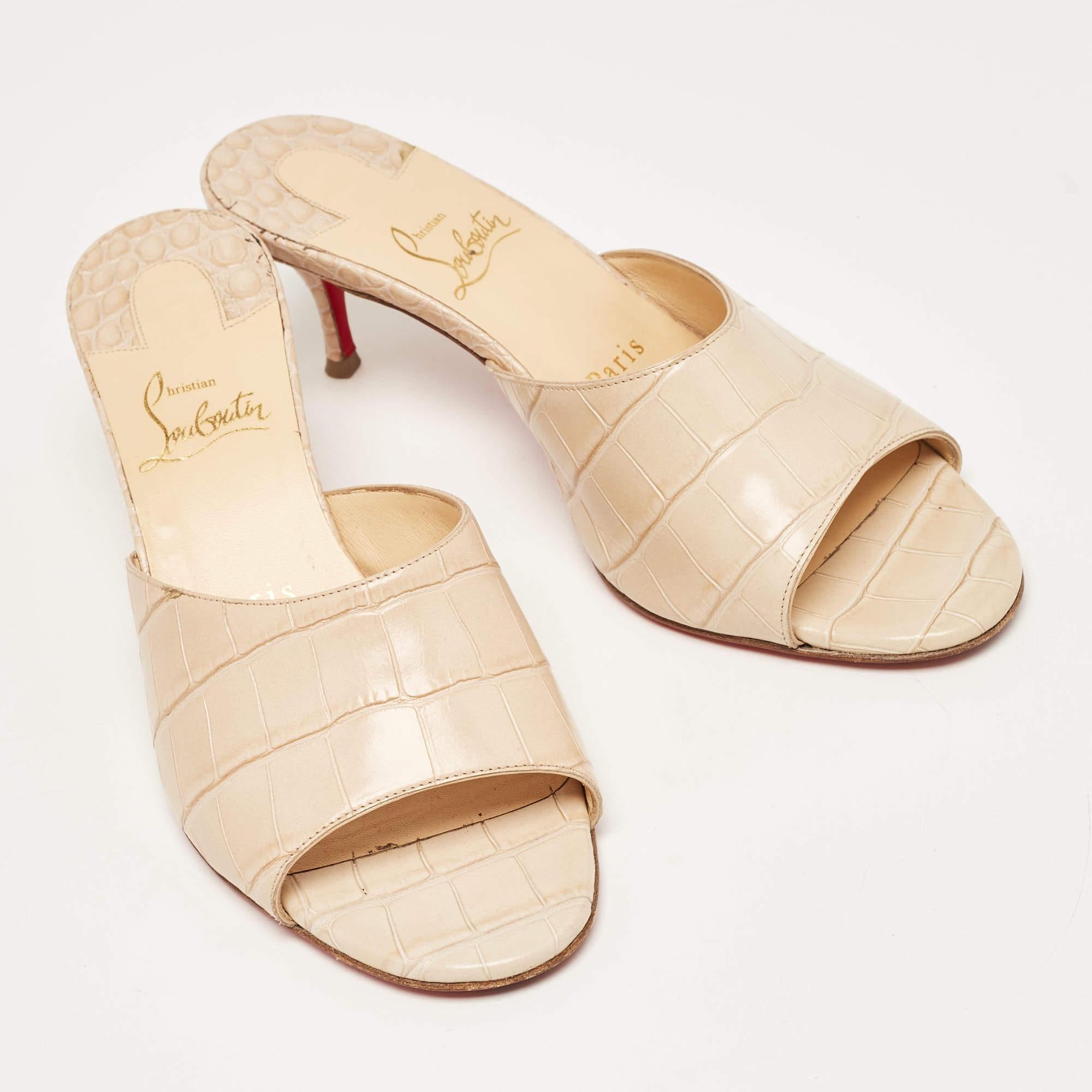 Christian Louboutin Beige Croc Embossed Leather East Slide Sandals Size 37 In Good Condition For Sale In Dubai, Al Qouz 2