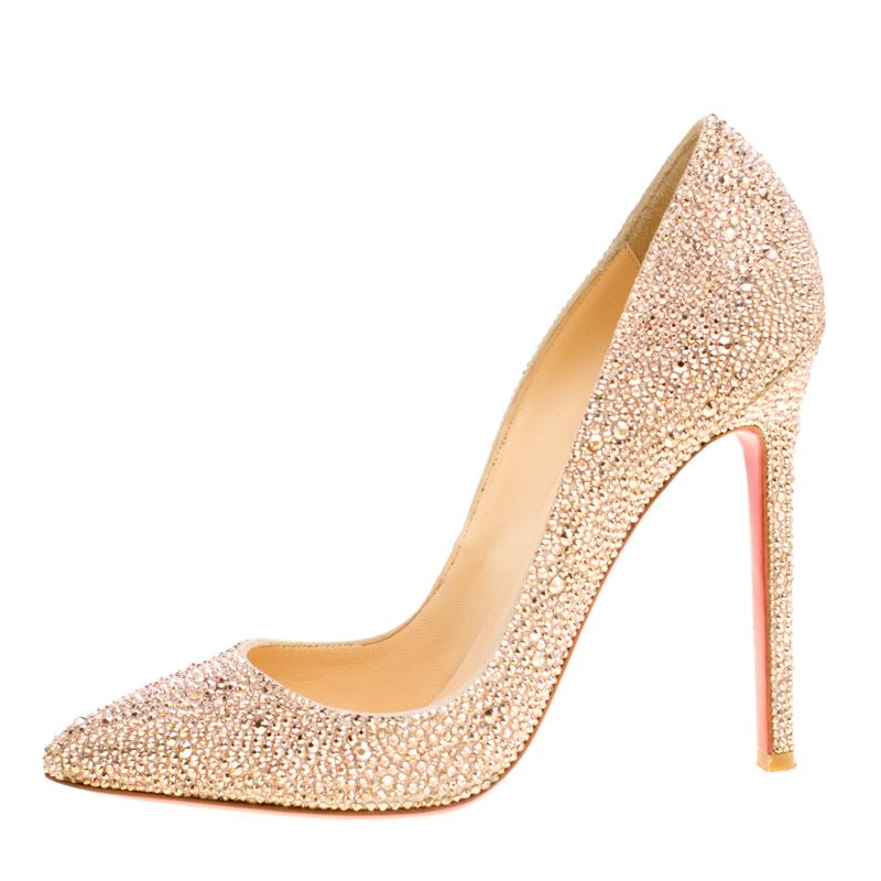 The low cut pointed toes and eye-catching crystal-embellished exterior make these Decollete 554 pumps from Christian Louboutin a fashion must-have. Embolden up the day by flaunting this pair of glistening beige pieces which are easy to slip on and