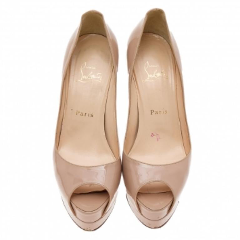 Christian Louboutin escarpins Altadama à bout ouvert en cuir beige taille 38 État moyen - En vente à Dubai, Al Qouz 2