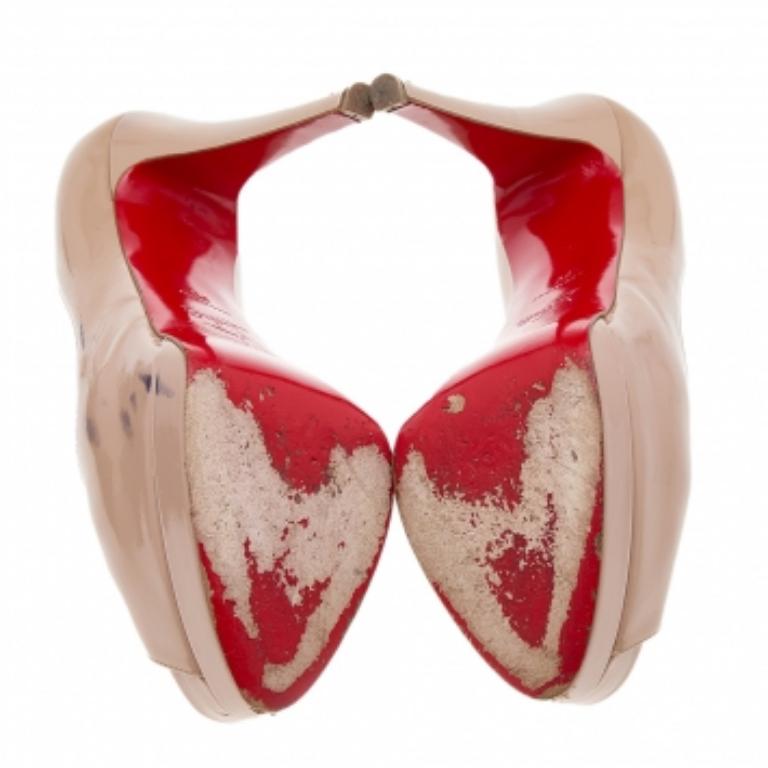 Christian Louboutin escarpins Altadama à bout ouvert en cuir beige taille 38 en vente 2