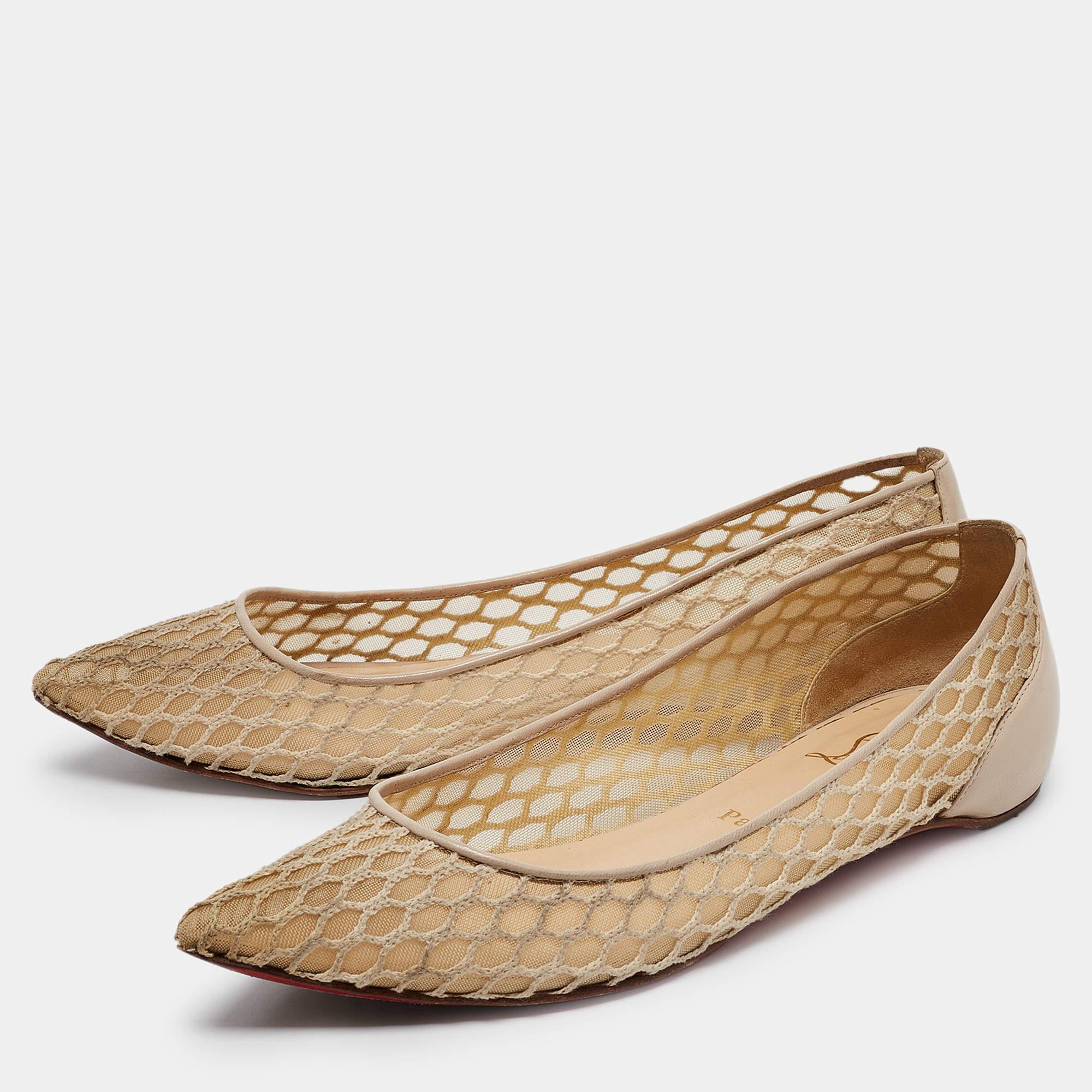 Complete your look by adding these designer ballet flats to your collection of everyday footwear. They are crafted skilfully to grant the perfect fit and style.
