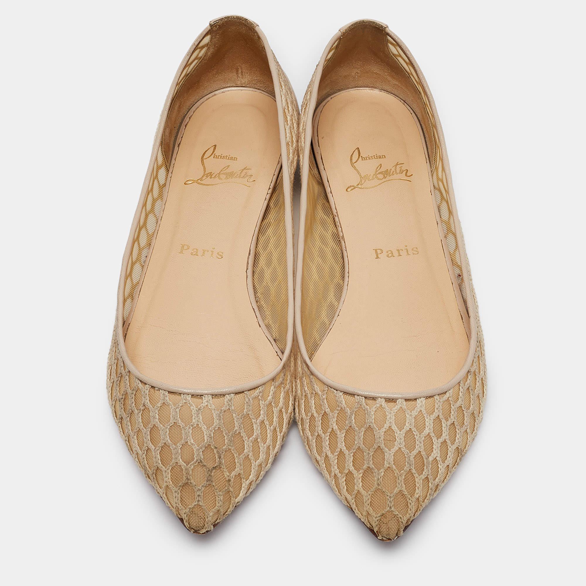 Christian Louboutin Beige Leather and Mesh Pigaresille Ballet Flats Size 38 In Fair Condition For Sale In Dubai, Al Qouz 2