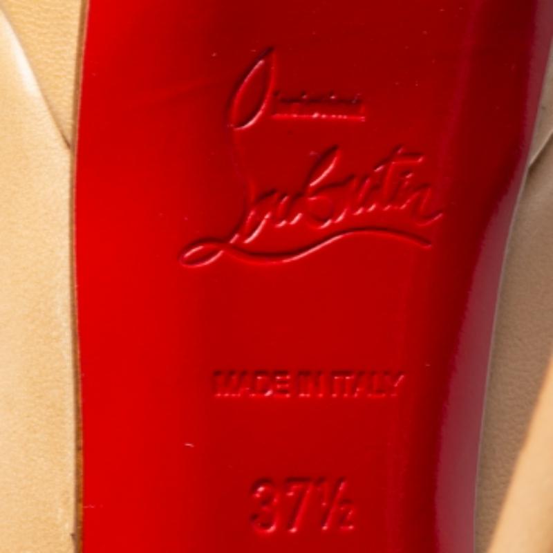 Christian Louboutin Beige Leather Bianca Platform Pumps Size 37.5 Bon état - En vente à Dubai, Al Qouz 2