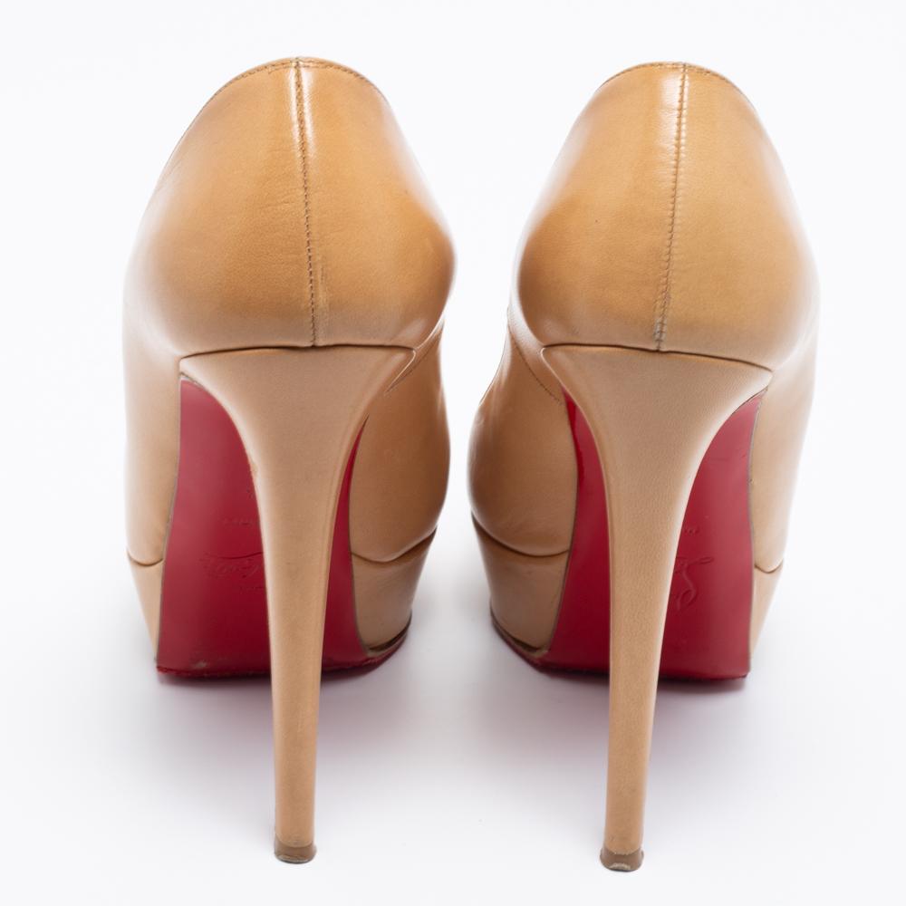 Christian Louboutin Beige Leather Bianca Platform Pumps Size 37.5 In Good Condition For Sale In Dubai, Al Qouz 2