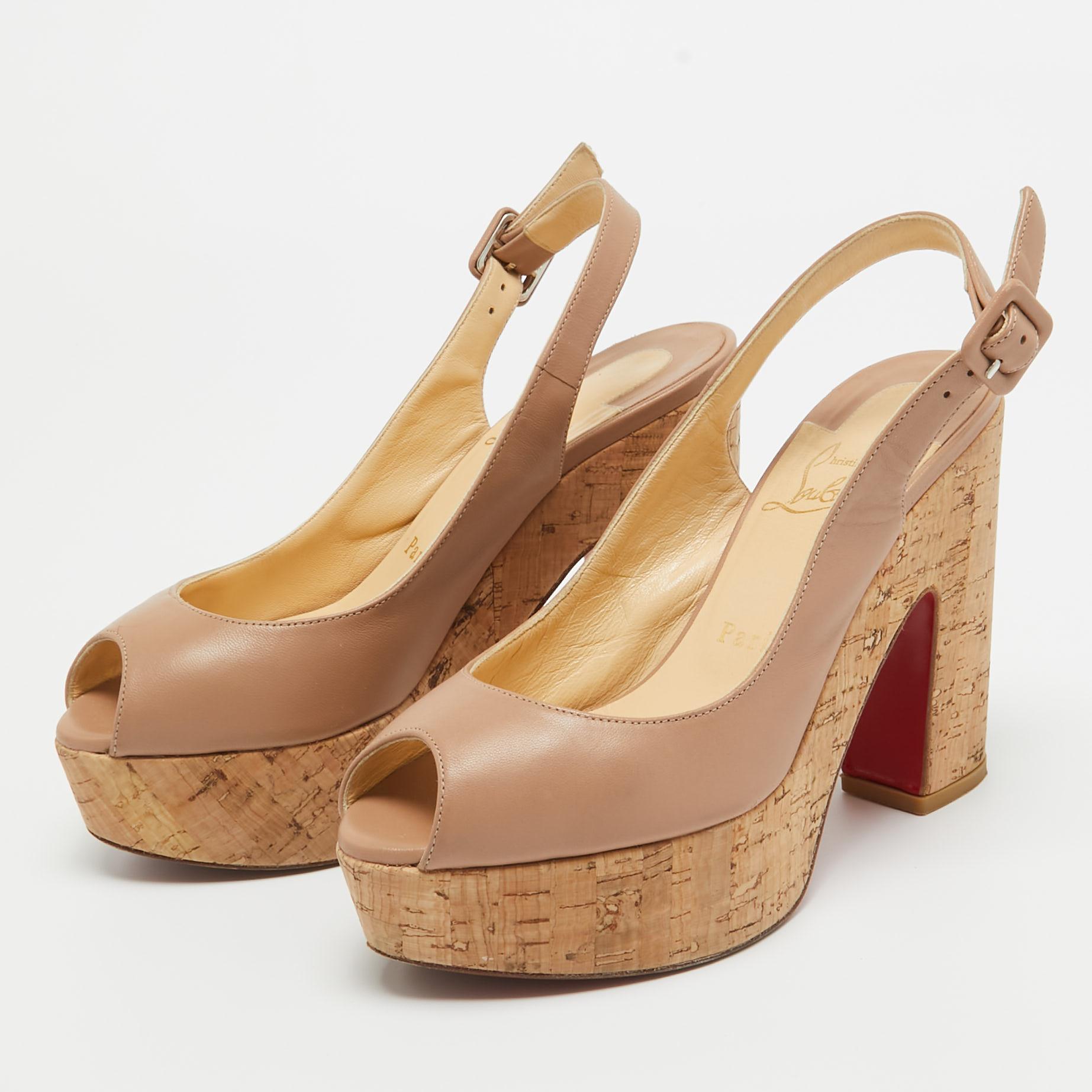These sandals will frame your feet in an elegant manner. Crafted from quality materials, they display a classy design and comfortable insoles.