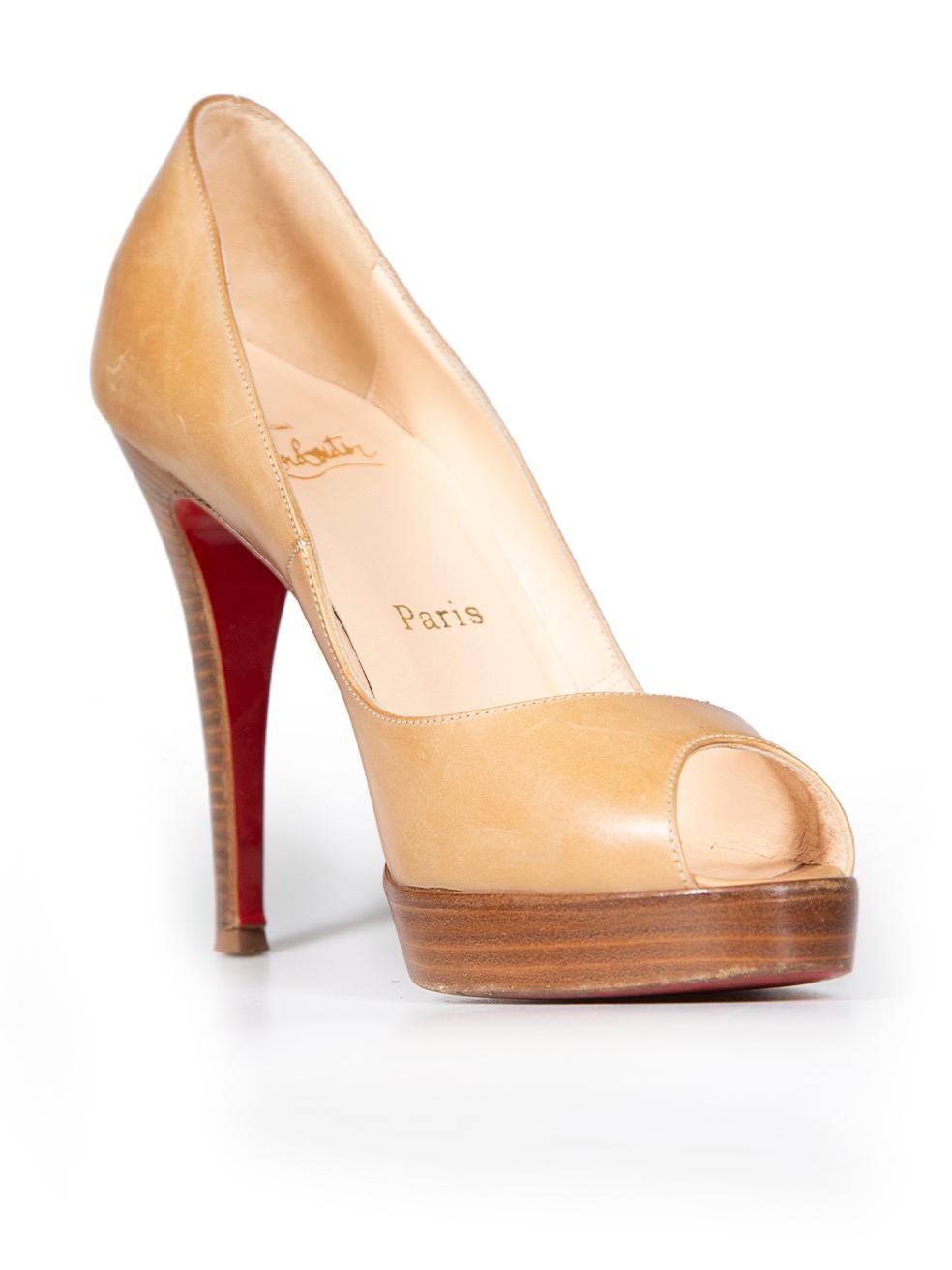 CONDITION is Good. General wear to shoes is evident. Moderate signs of wear to both sides, heels and toes of both shoes with abrasions, marks and scratches to the leather on this used Christian Louboutin designer resale item.
 
 
 
 Details
 
 
