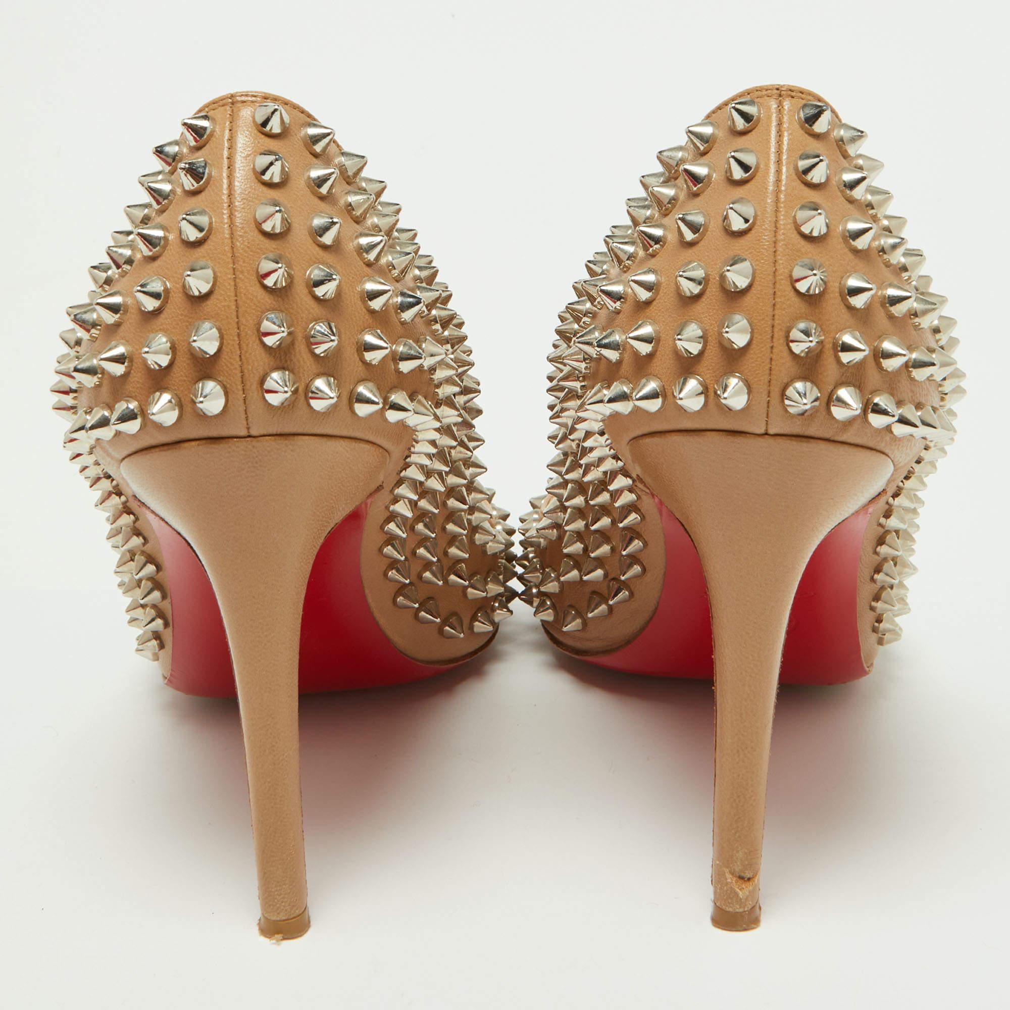 Christian Louboutin Beige Leather Pigalle Spikes Pumps Size 39.5 In Good Condition For Sale In Dubai, Al Qouz 2