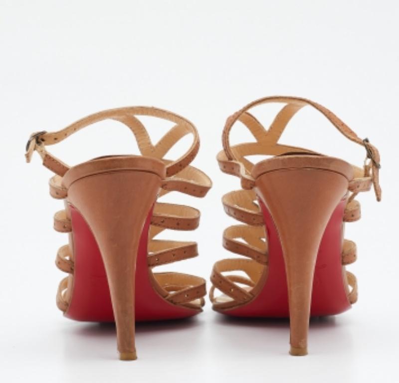 Christian Louboutin Beige Leder Riemchen-Sandalen Größe 38.5 im Angebot 2