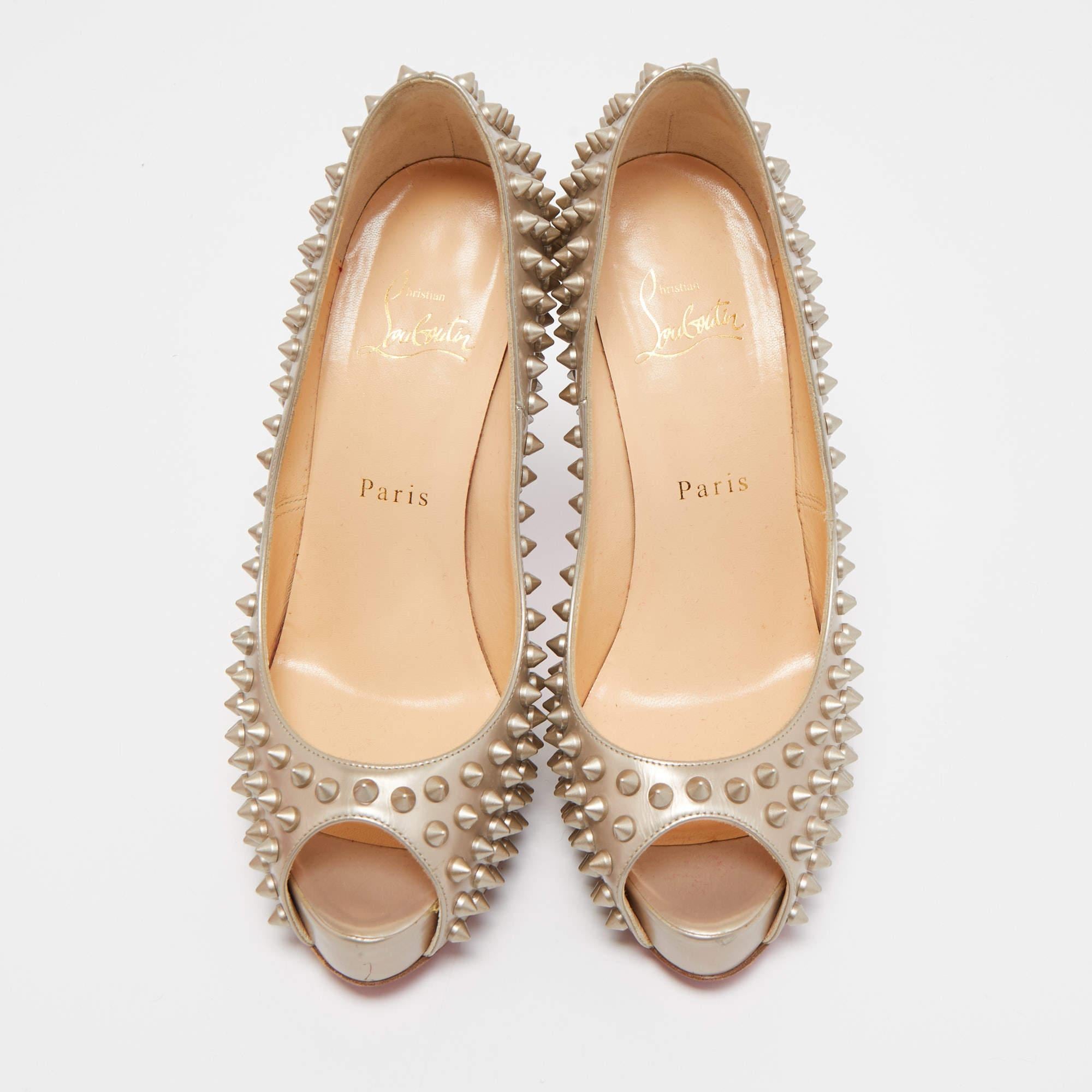 Christian Louboutin Beige Leather Very Prive Spike Pumps Size 37.5 For Sale 1