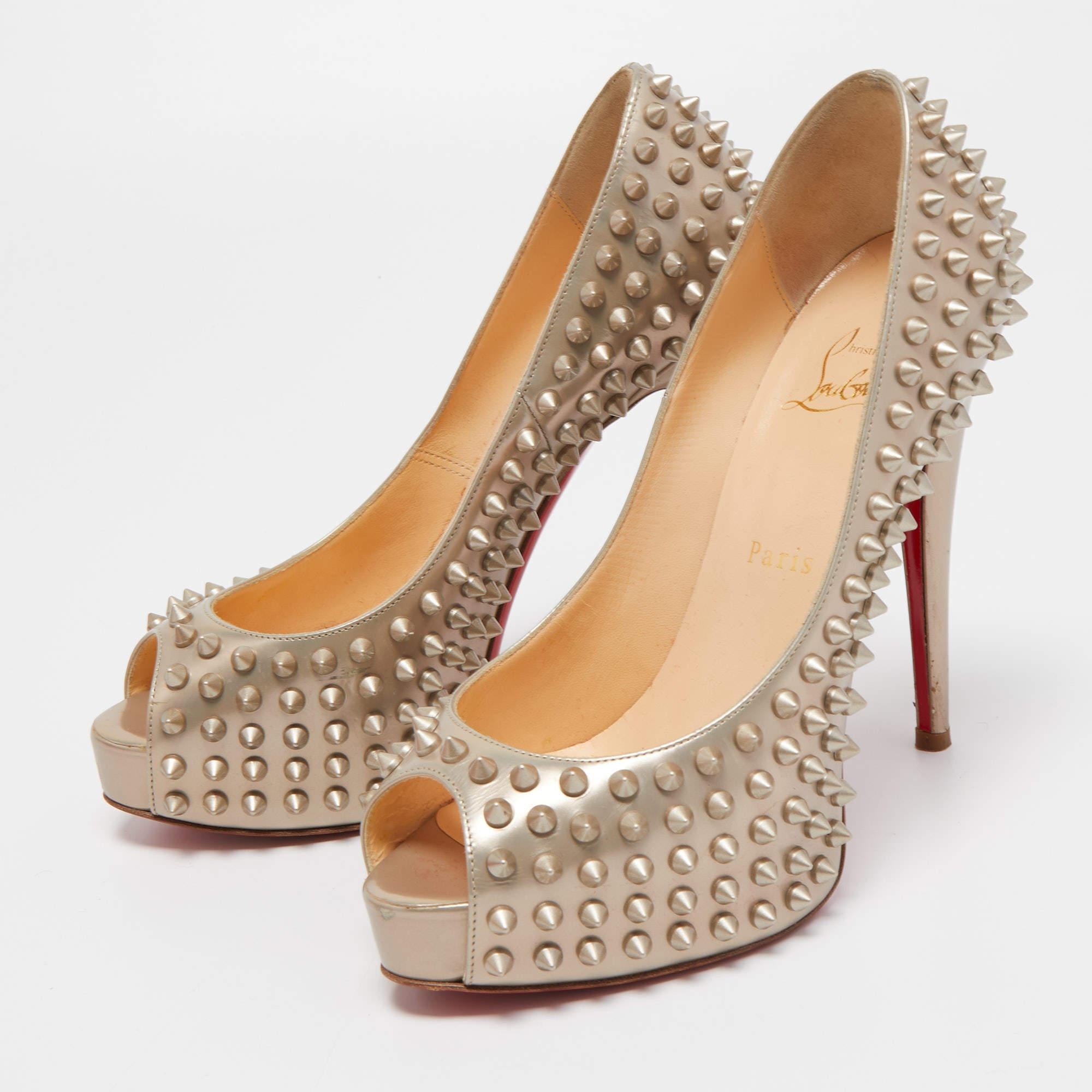 Christian Louboutin Beige Leather Very Prive Spike Pumps Size 37.5 For Sale 2