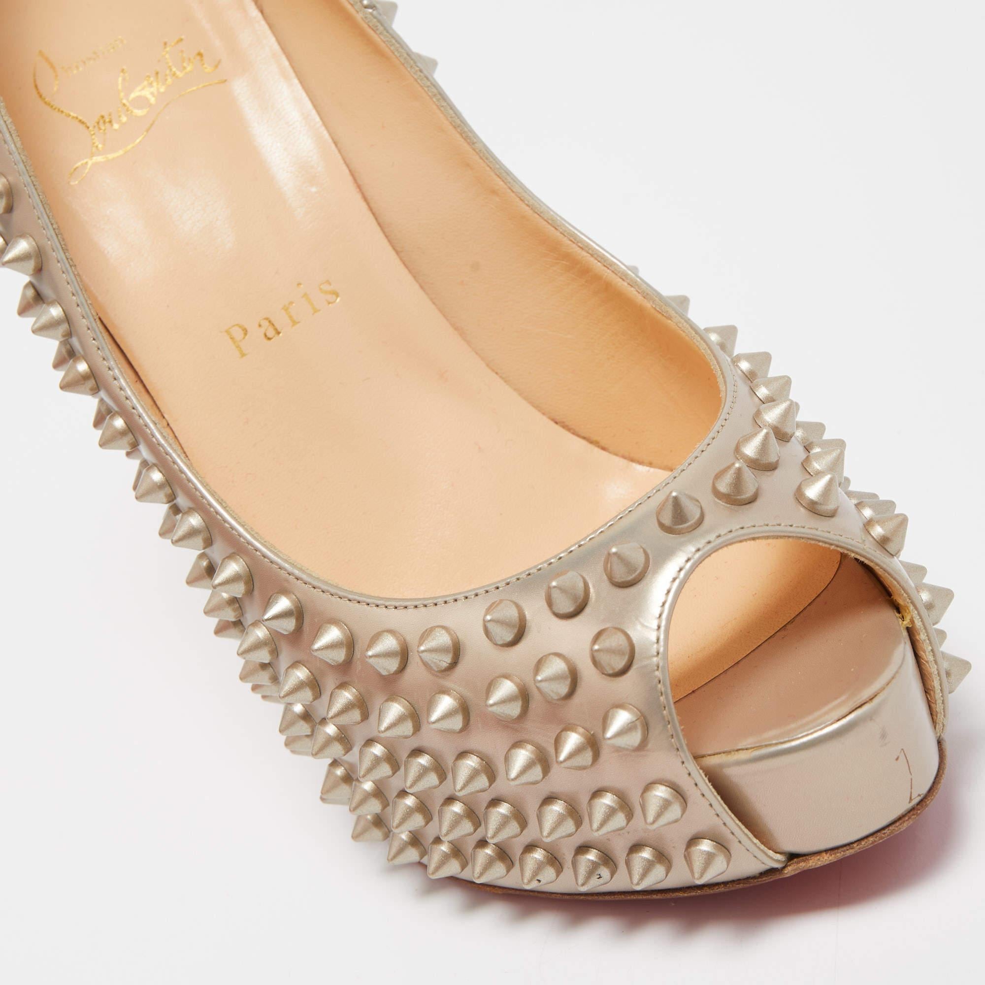 Christian Louboutin Beige Leather Very Prive Spike Pumps Size 37.5 For Sale 3