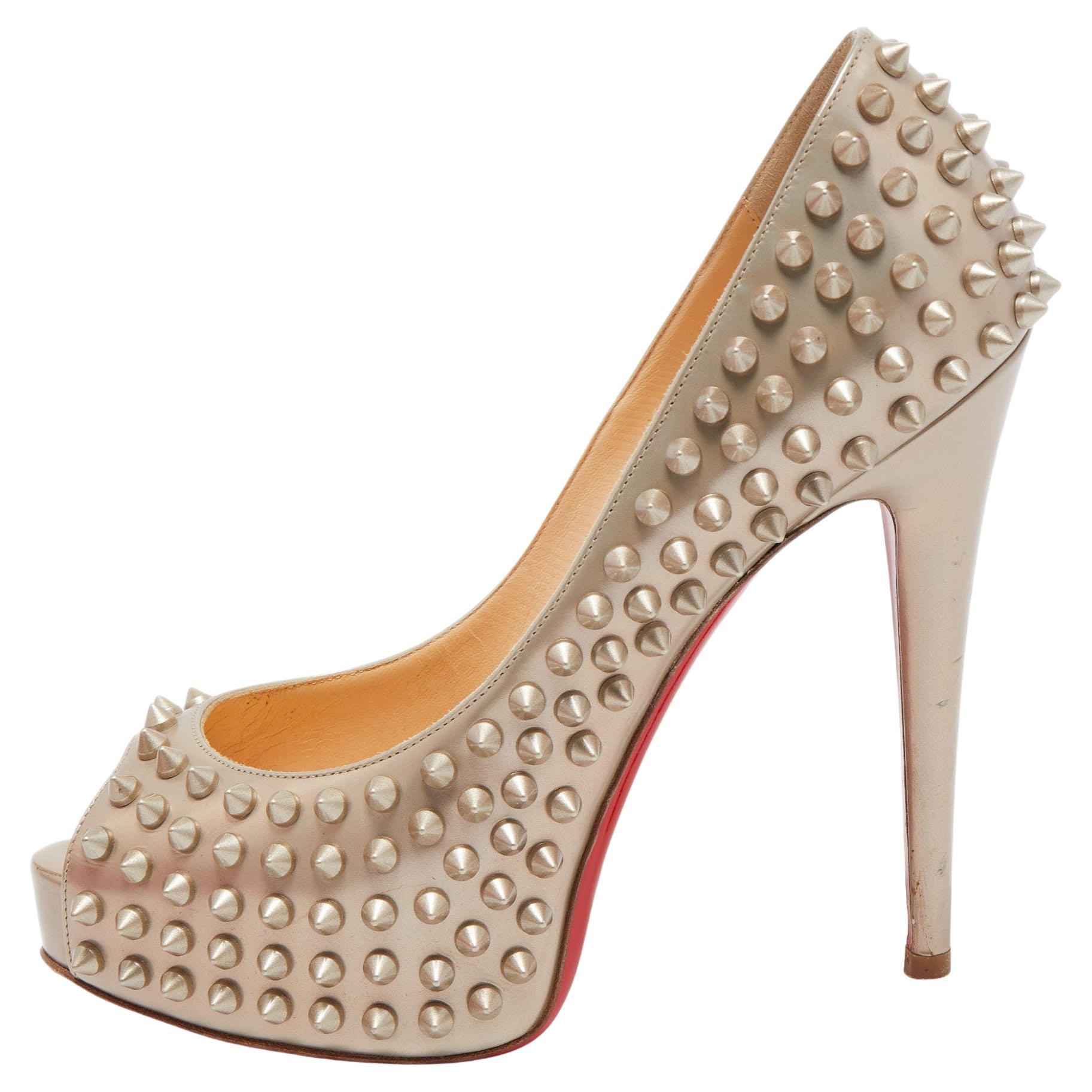 Christian Louboutin Beige Leather Very Prive Spike Pumps Size 37.5 For Sale