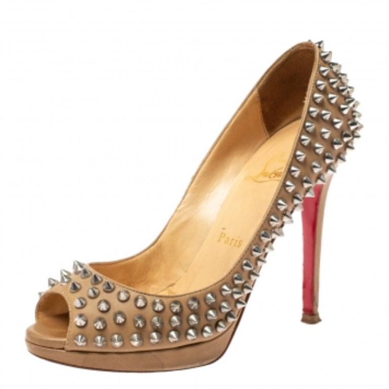 Christian Louboutin Beige Leather Yolanda Spikes Peep Toe Pumps Size 36.5 In Fair Condition For Sale In Dubai, Al Qouz 2
