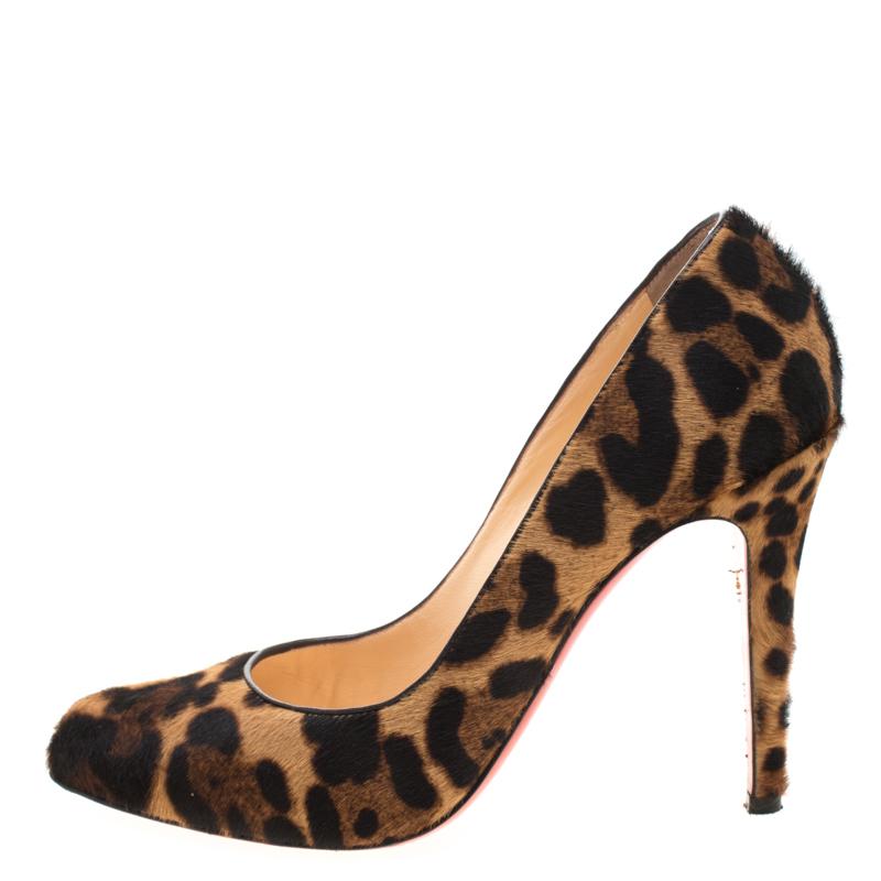 These beautiful Christian Louboutin Decollete 868 pumps have been styled with perfection just so a diva like you can flaunt them. Covered in leopard-printed pony hair, they have been styled with pointed toes, signature red soles, and 11 cm