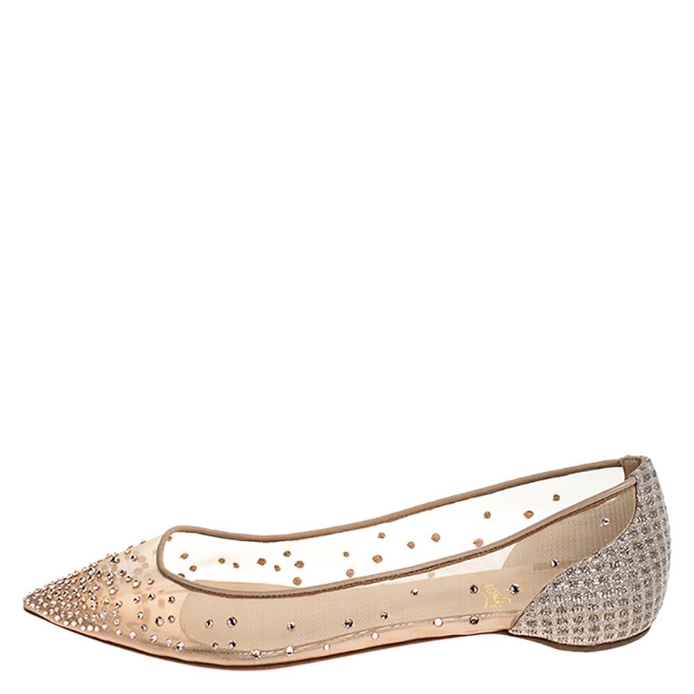 Dazzle the crowds and make a statement like never before in these gorgeous Follies Strass ballet flats from Christian Louboutin! The flats have been crafted from mesh and lame fabric into a pointed toe-style. They are exquisitely embellished with