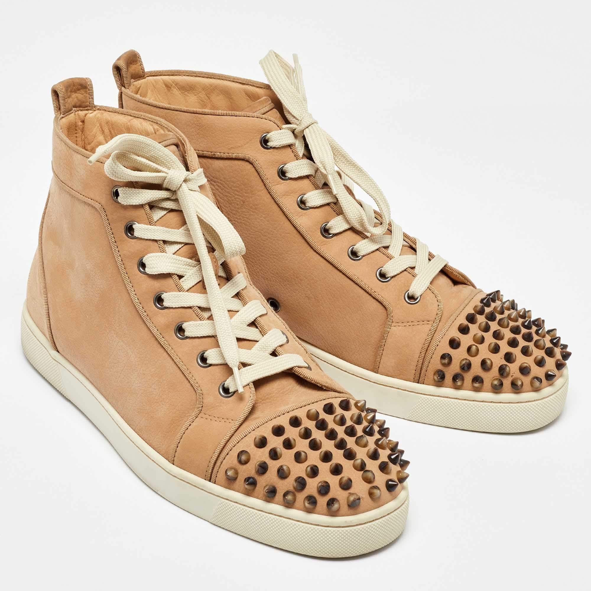 Christian Louboutin Sneakers alte in pelle nabuk beige 43 In condizioni buone in vendita a Dubai, Al Qouz 2