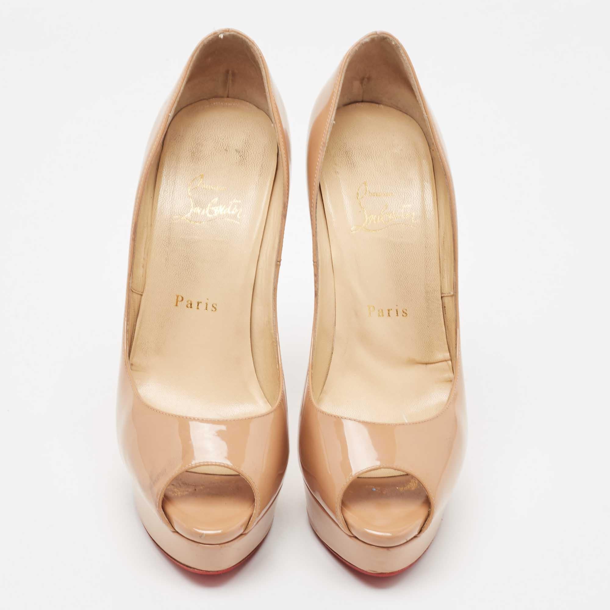 Stand out from the crowd with this pair of Christian Louboutin pumps that exude high fashion with class. Crafted from patent leather, this is a creation from their Lady Peep collection. It features a beige shade shade and a glossy exterior.
