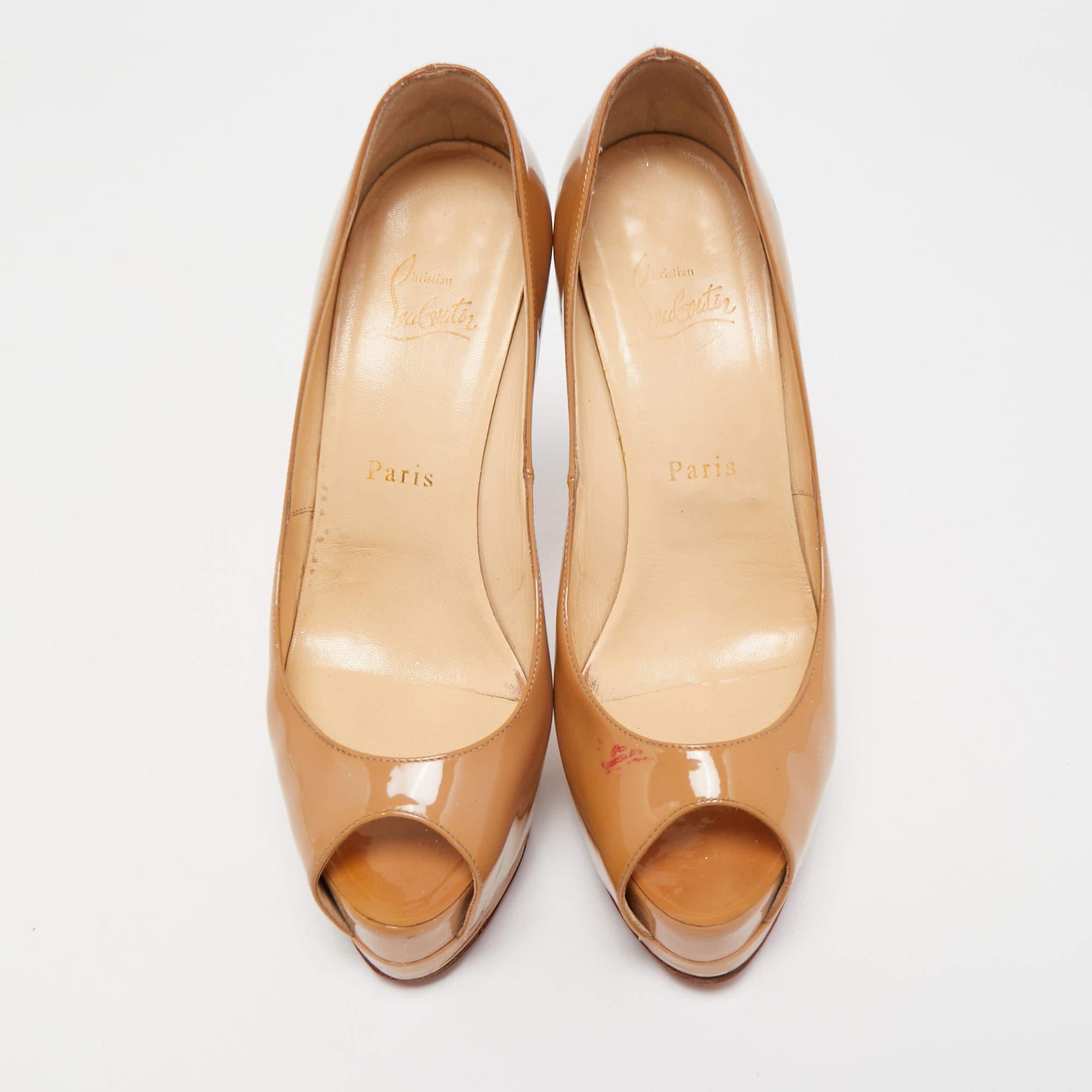 Women's Christian Louboutin Beige Patent Leather Altadama Pumps Size 38 For Sale