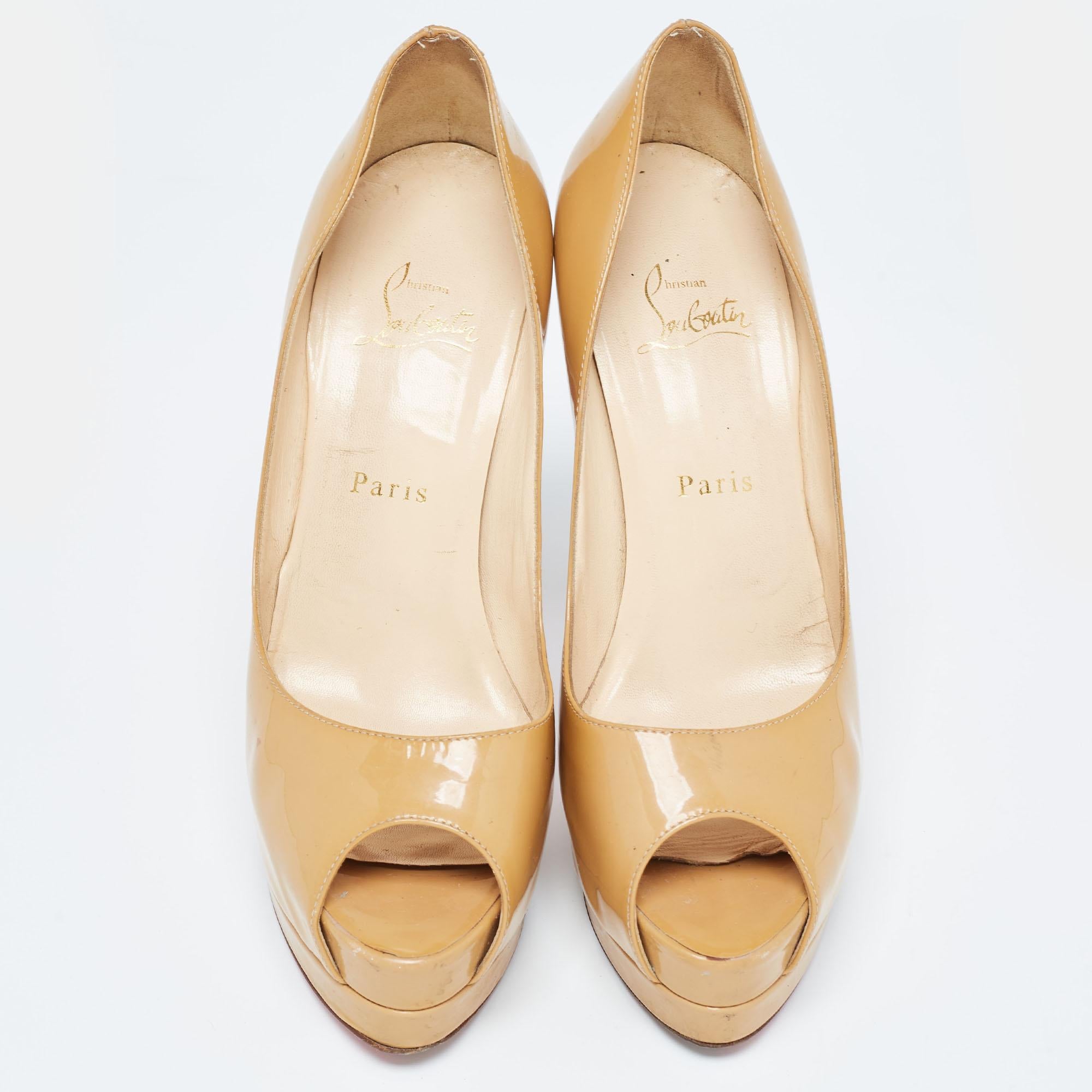 Beige Christian Louboutin Pumps Altadama in vernice beige misura 39.5