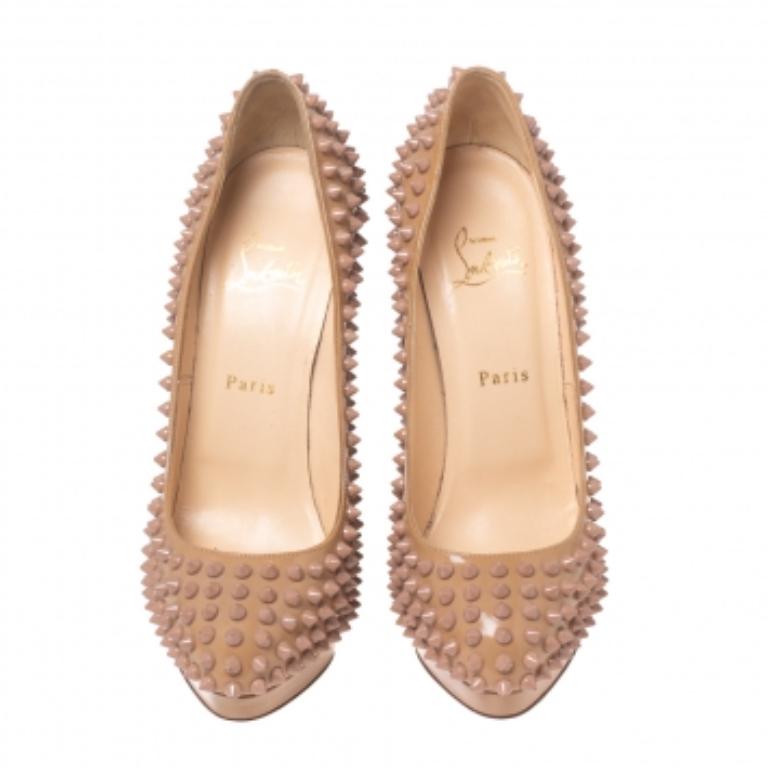 Christian Louboutin Beige Patent Leather Alti Spiked Platform Pumps Size 39 In Good Condition For Sale In Dubai, Al Qouz 2