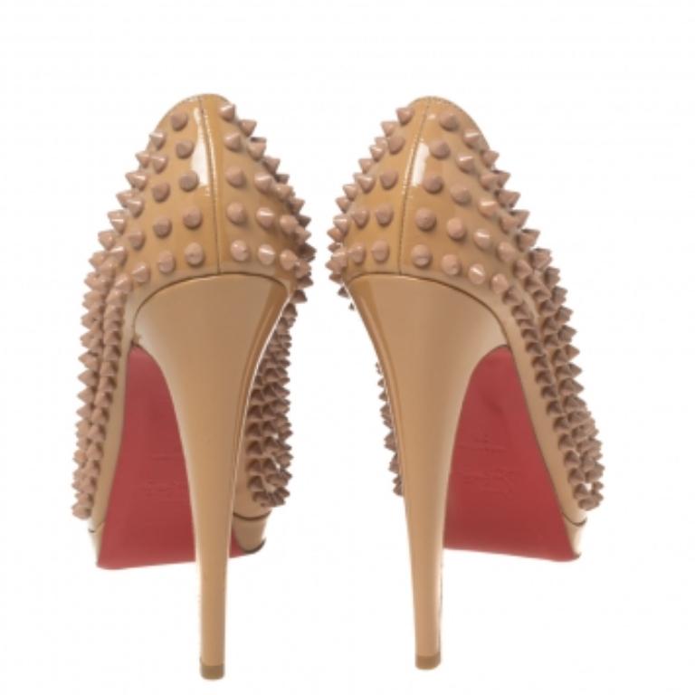 Women's Christian Louboutin Beige Patent Leather Alti Spiked Platform Pumps Size 39 For Sale