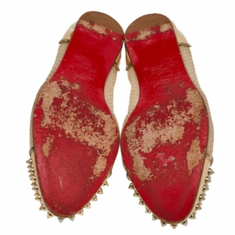 Christian Louboutin - Chaussures de ballet à pointes en cuir verni beige et maille, taille 40,5 en vente 2