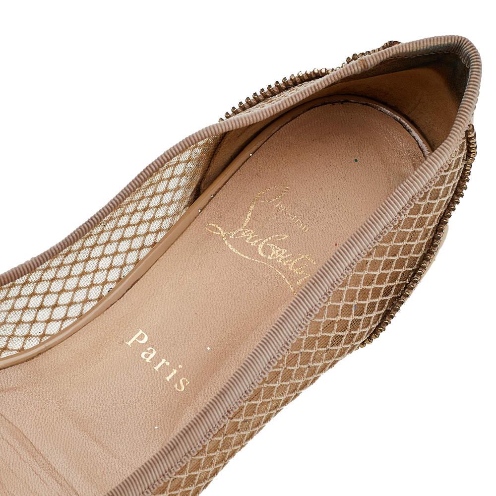 Christian Louboutin Beige Patent Leather and Mesh Spike Ballet Flats Size 40.5 In Fair Condition For Sale In Dubai, Al Qouz 2