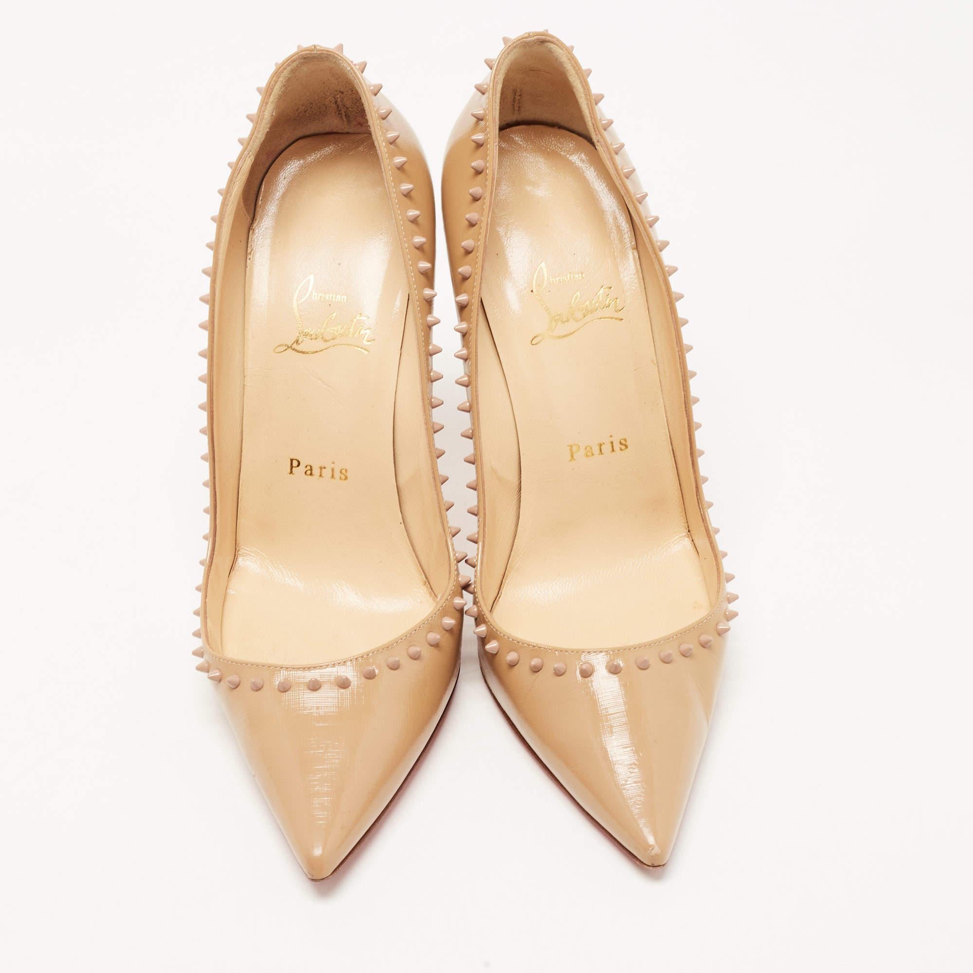 Christian Louboutin Beige Patent Leather Anjalina Spike Pointed Toe Pumps Size 3 In Good Condition For Sale In Dubai, Al Qouz 2