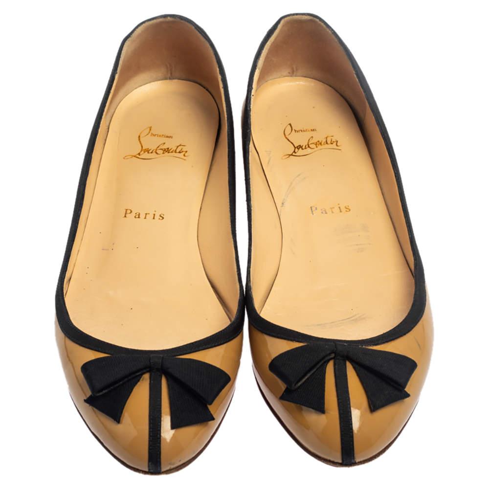 Christian Louboutin Bailarinas de charol beige con lazo Balinodono talla 38 Beige en venta